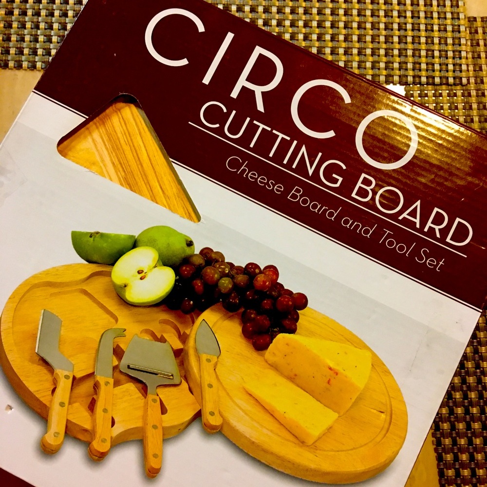 Circo cutting board never used still in box